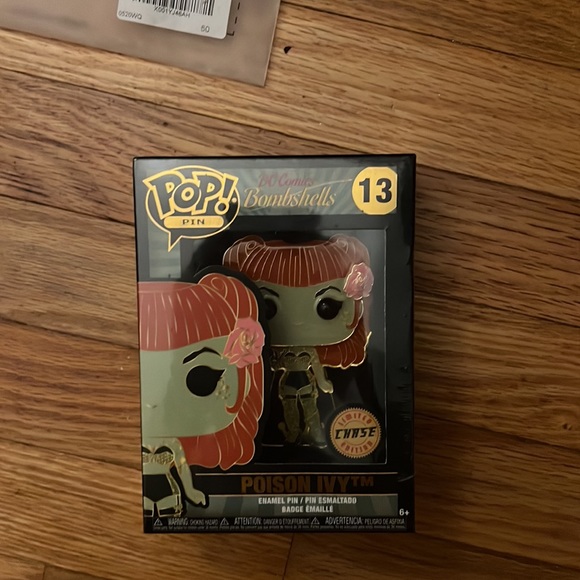 DC Comice Bombshells Poison Ivy Limited Edition Chase Funko Pop Pin - Picture 8 of 8